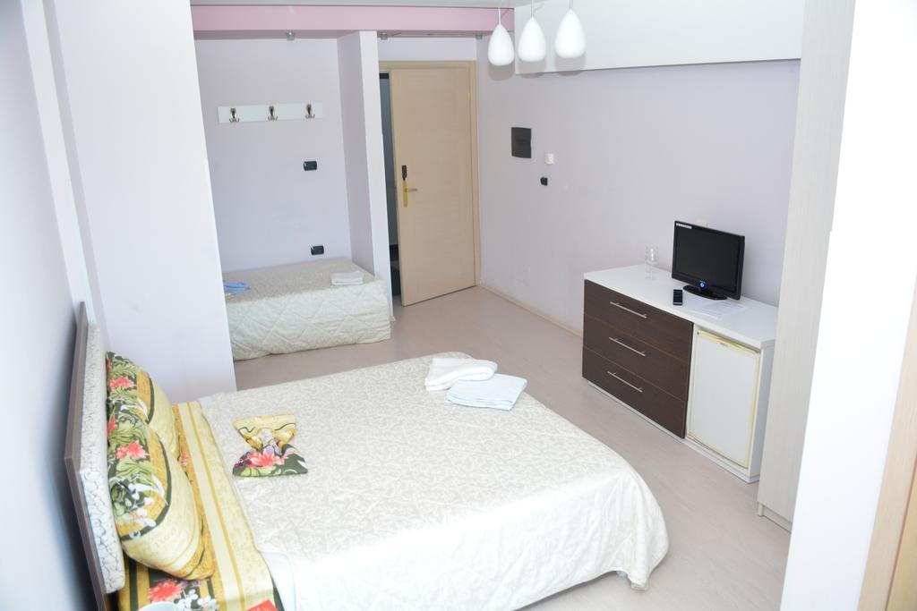 Hotel Albion Durres Exterior photo
